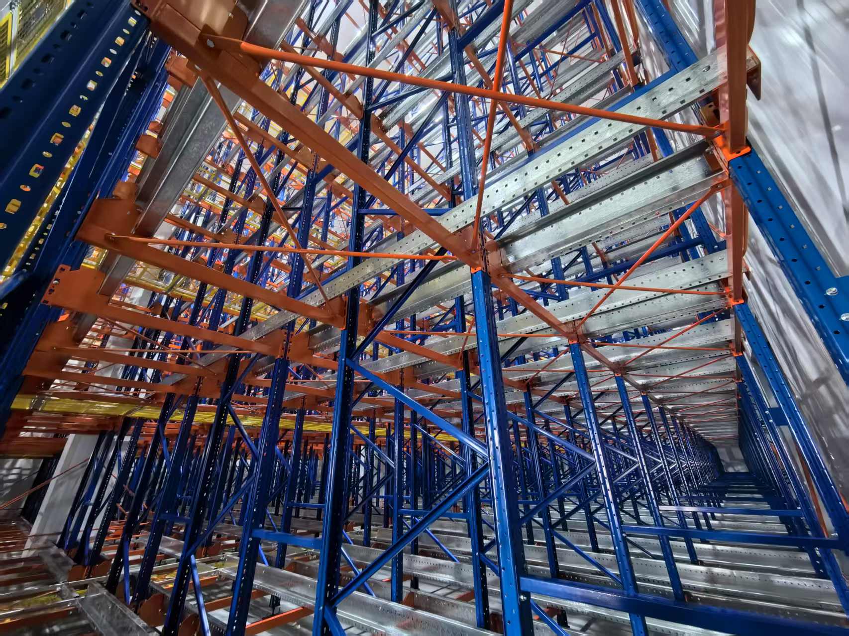 Přizpůsobený systém automatického vyhledávání skladovacích prostor ASRS Smart Pallet Racking
