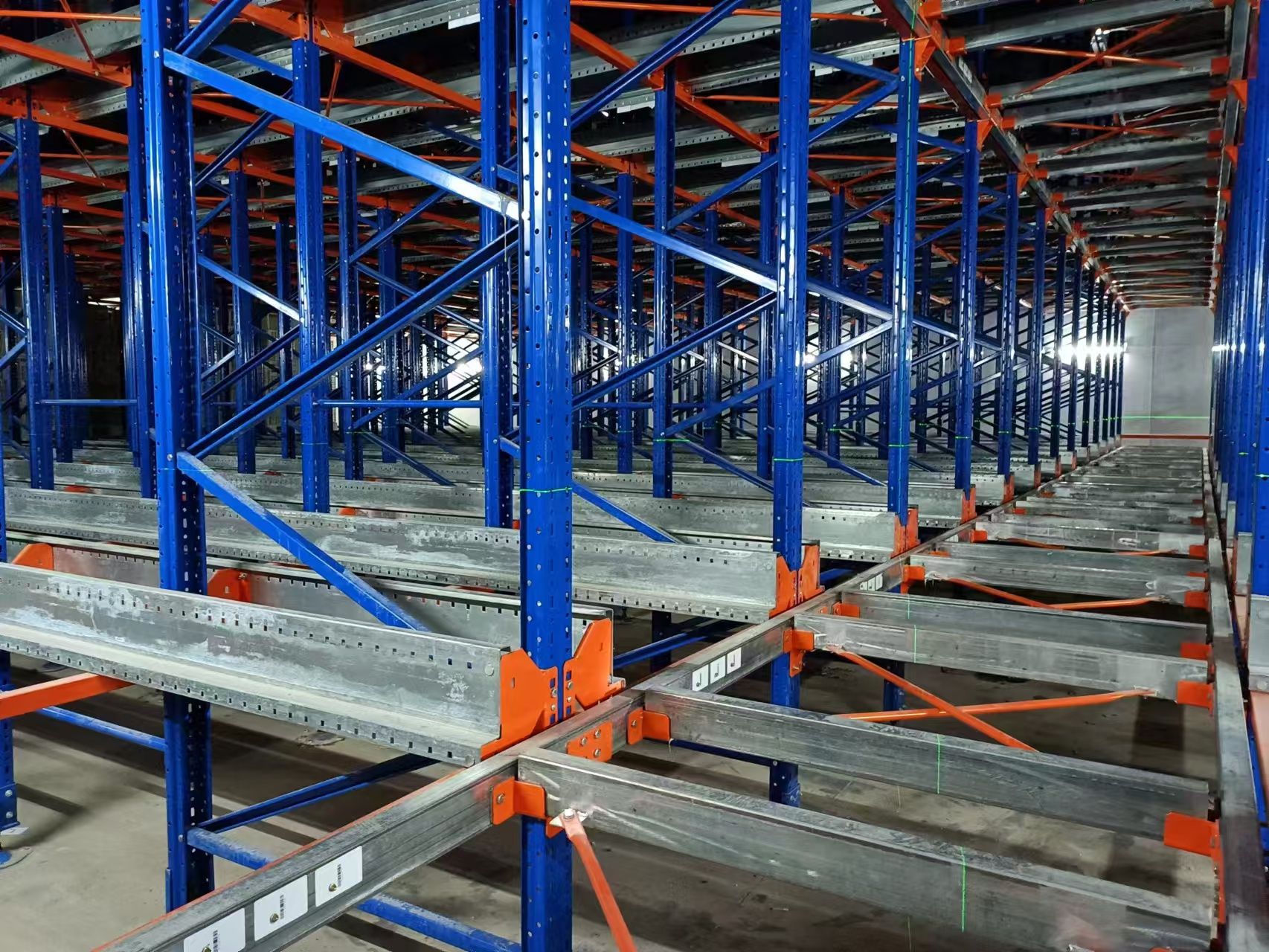 Přizpůsobený systém automatického vyhledávání skladovacích prostor ASRS Smart Pallet Racking