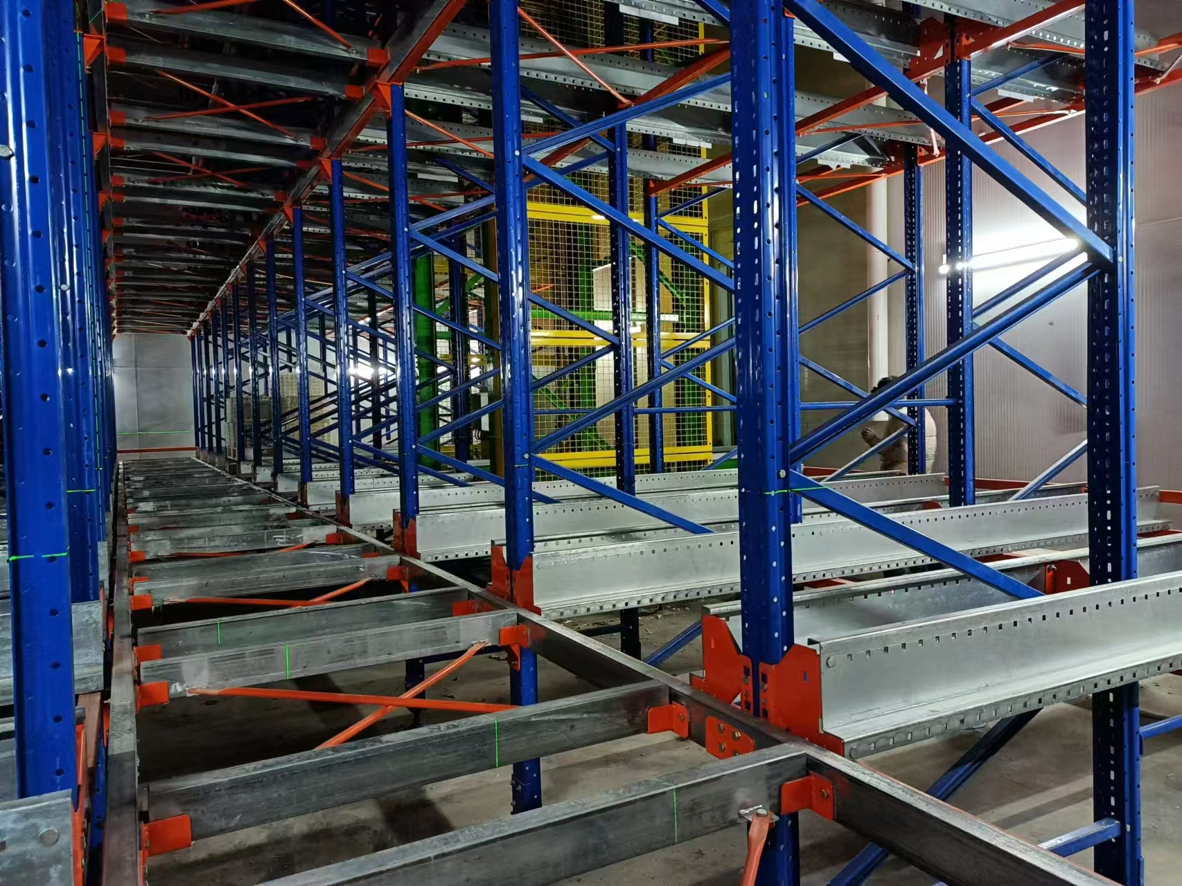 Přizpůsobený systém automatického vyhledávání skladovacích prostor ASRS Smart Pallet Racking