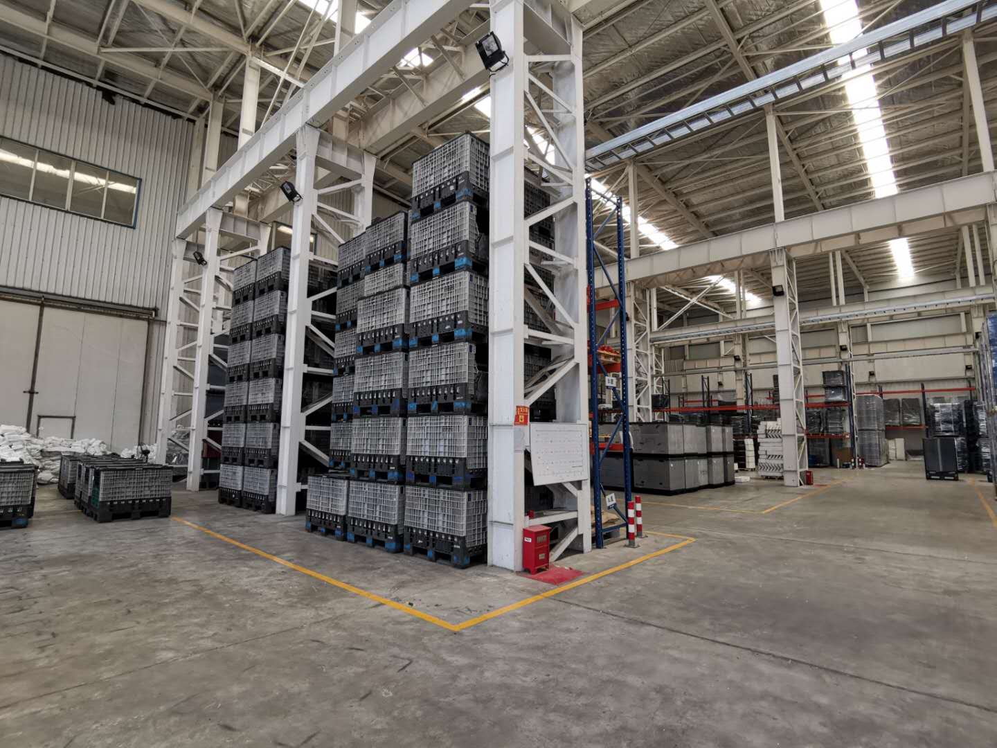 Plastic Pallet Bin Heavy Duty Stackable Container for Industrial Storage Warehouse and Material Handling