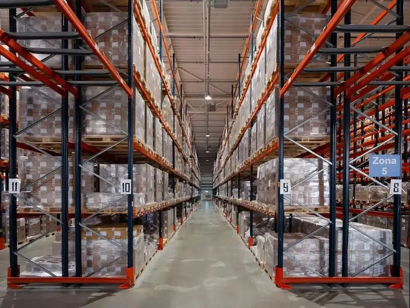 Všeobecné skladování a univerzální logistika