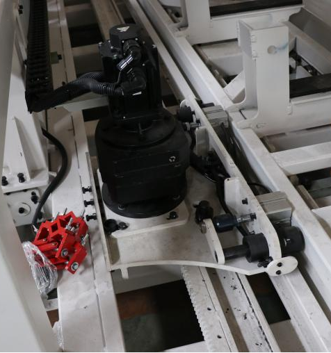 Inteligentní automatický systém CNC skladovacích regálů na originální skleněné desky